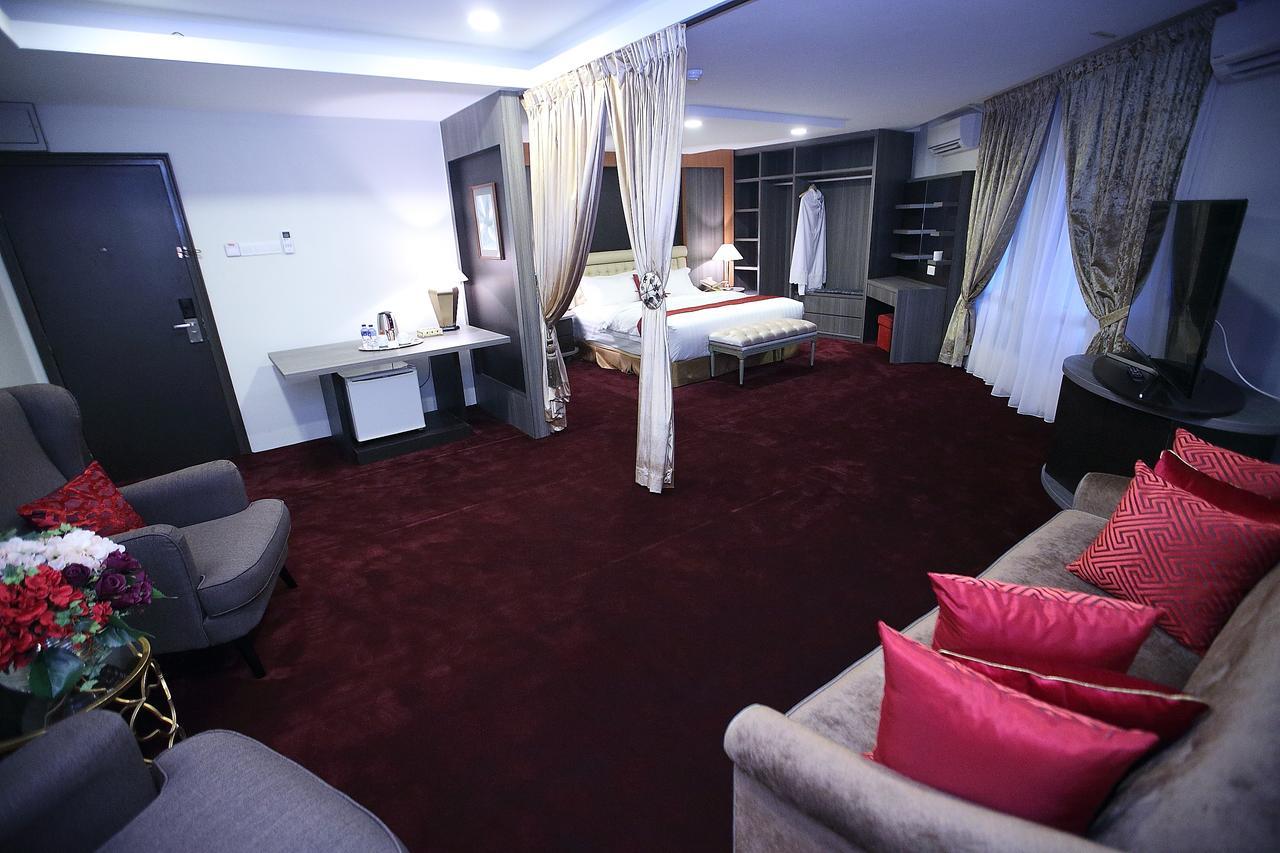 Al Khatiri Hotel Kubang Kerian Kültér fotó