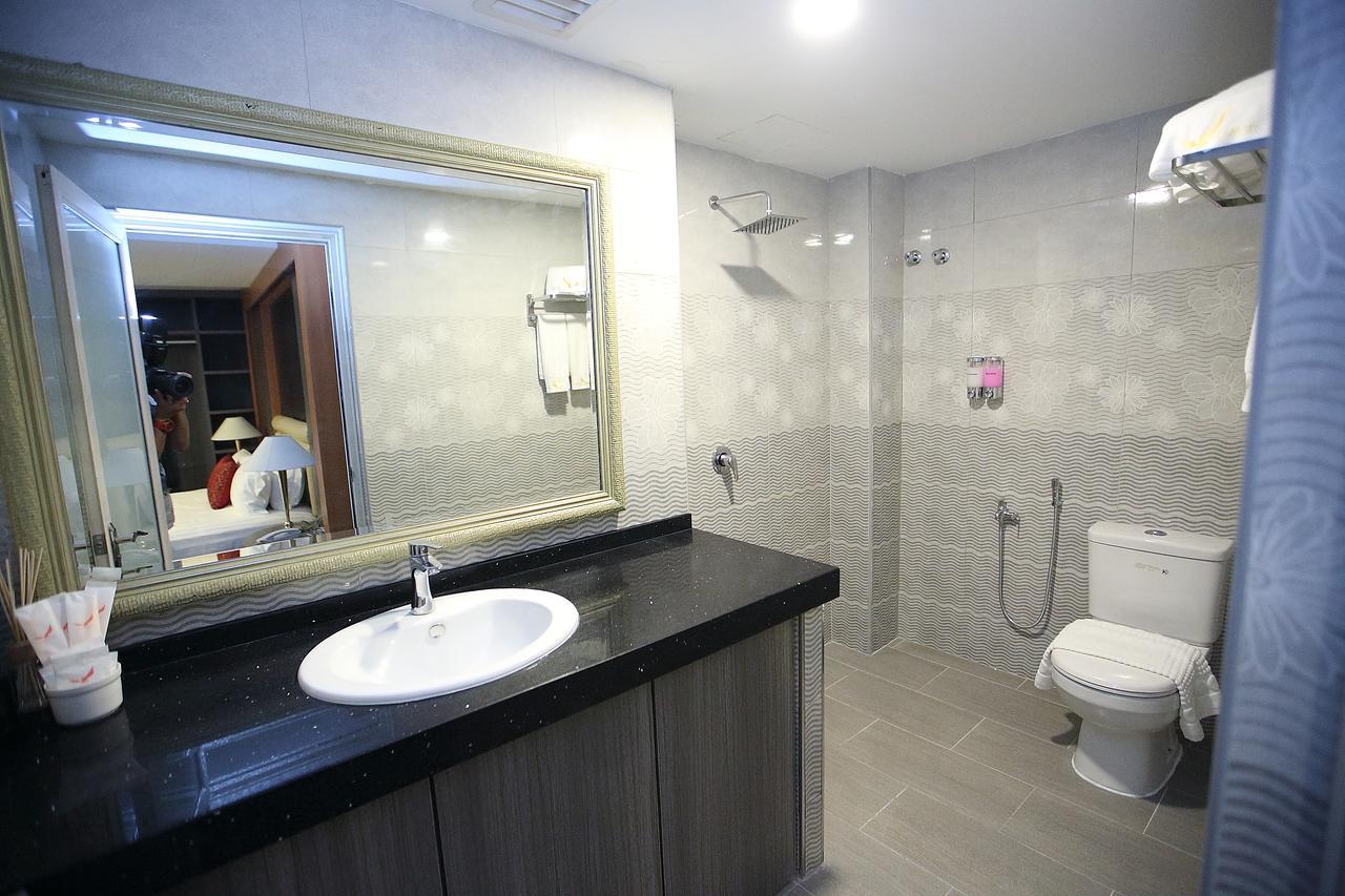 Al Khatiri Hotel Kubang Kerian Kültér fotó