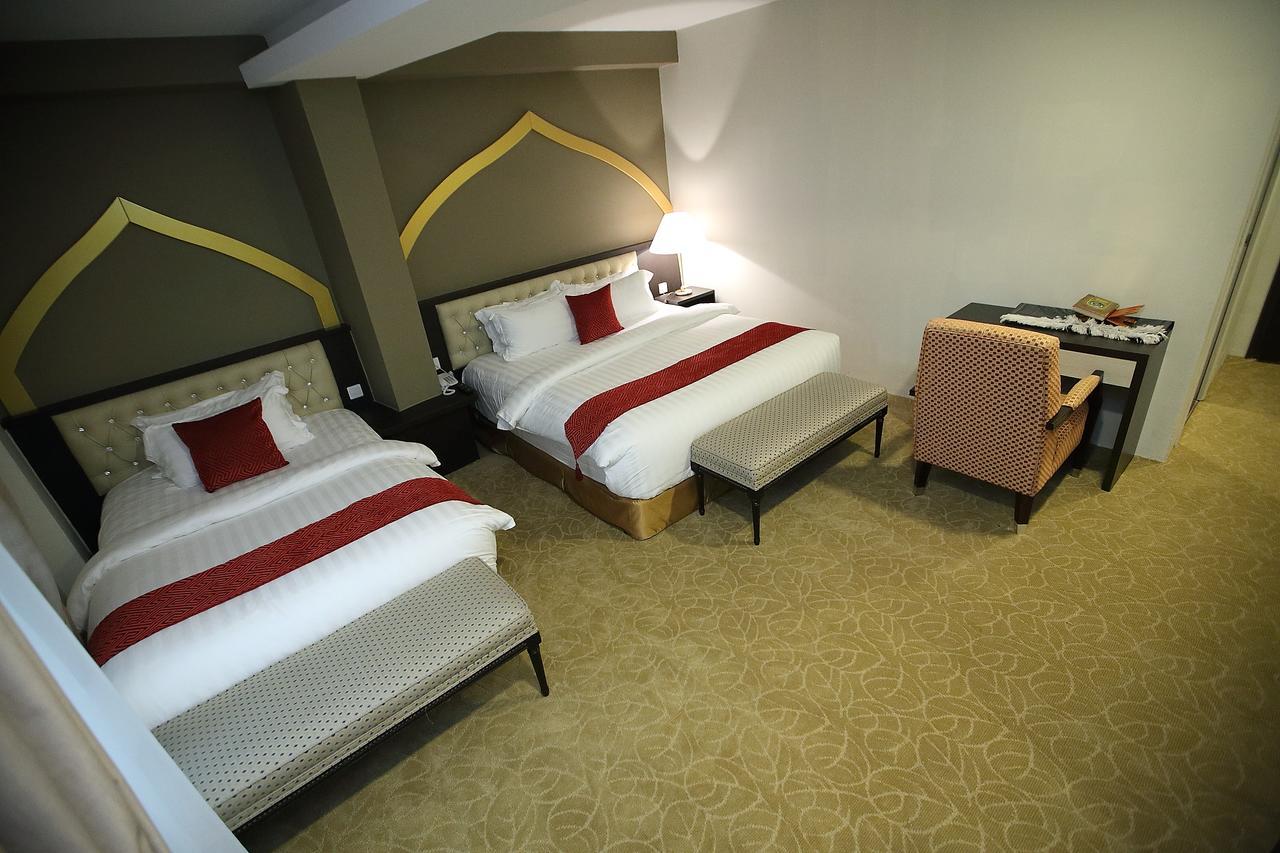 Al Khatiri Hotel Kubang Kerian Kültér fotó